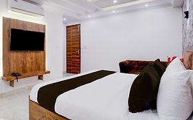 Townhouse Hotel Grand Emporio By Sbg Near Vaishali Metro Station