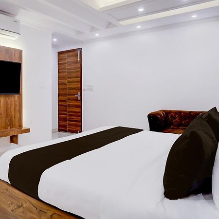 Townhouse Hotel Grand Emporio By Sbg Near Vaishali Metro Station Ghaziabad Exterior photo