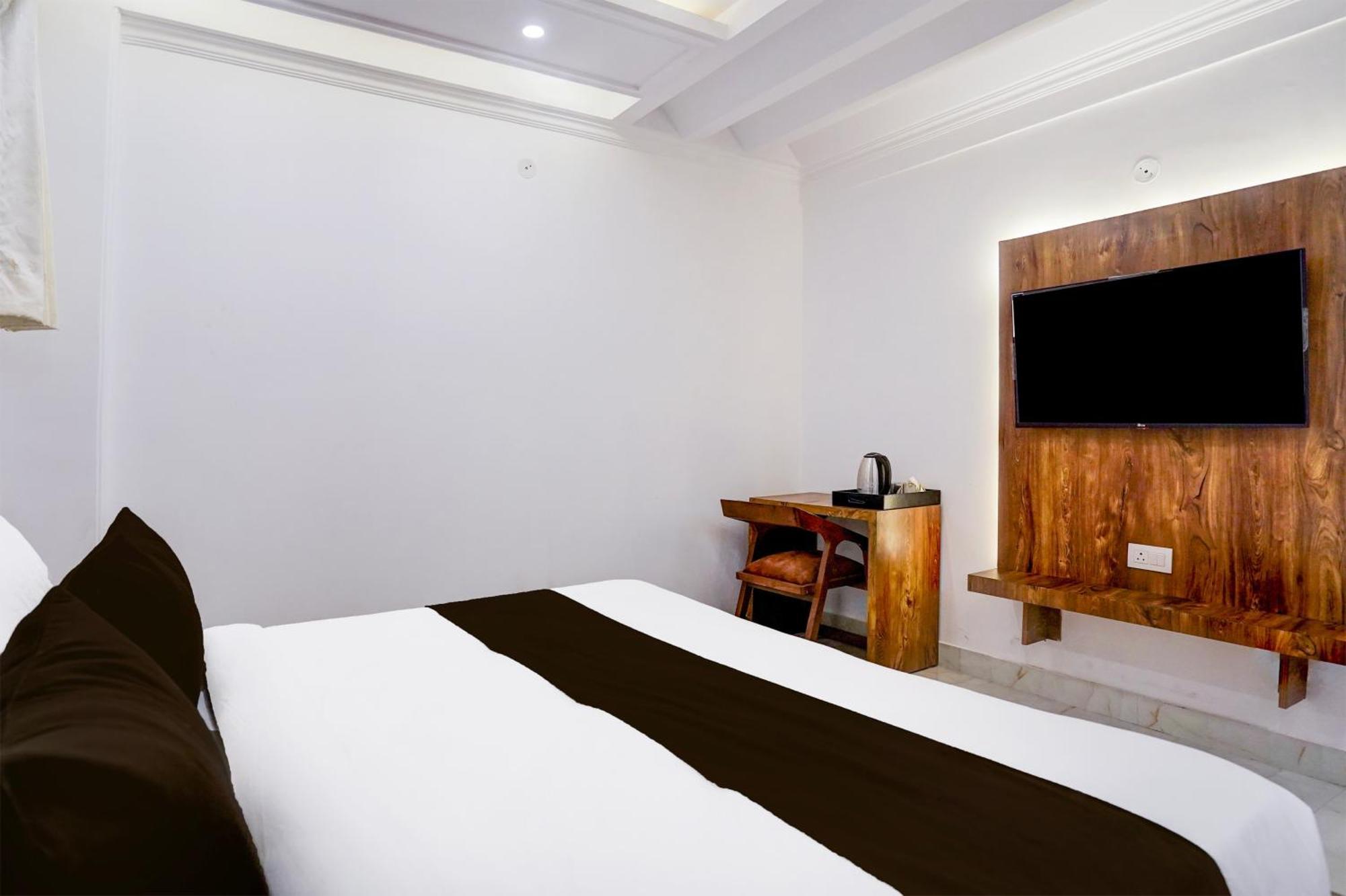 Townhouse Hotel Grand Emporio By Sbg Near Vaishali Metro Station Ghaziabad Exterior photo