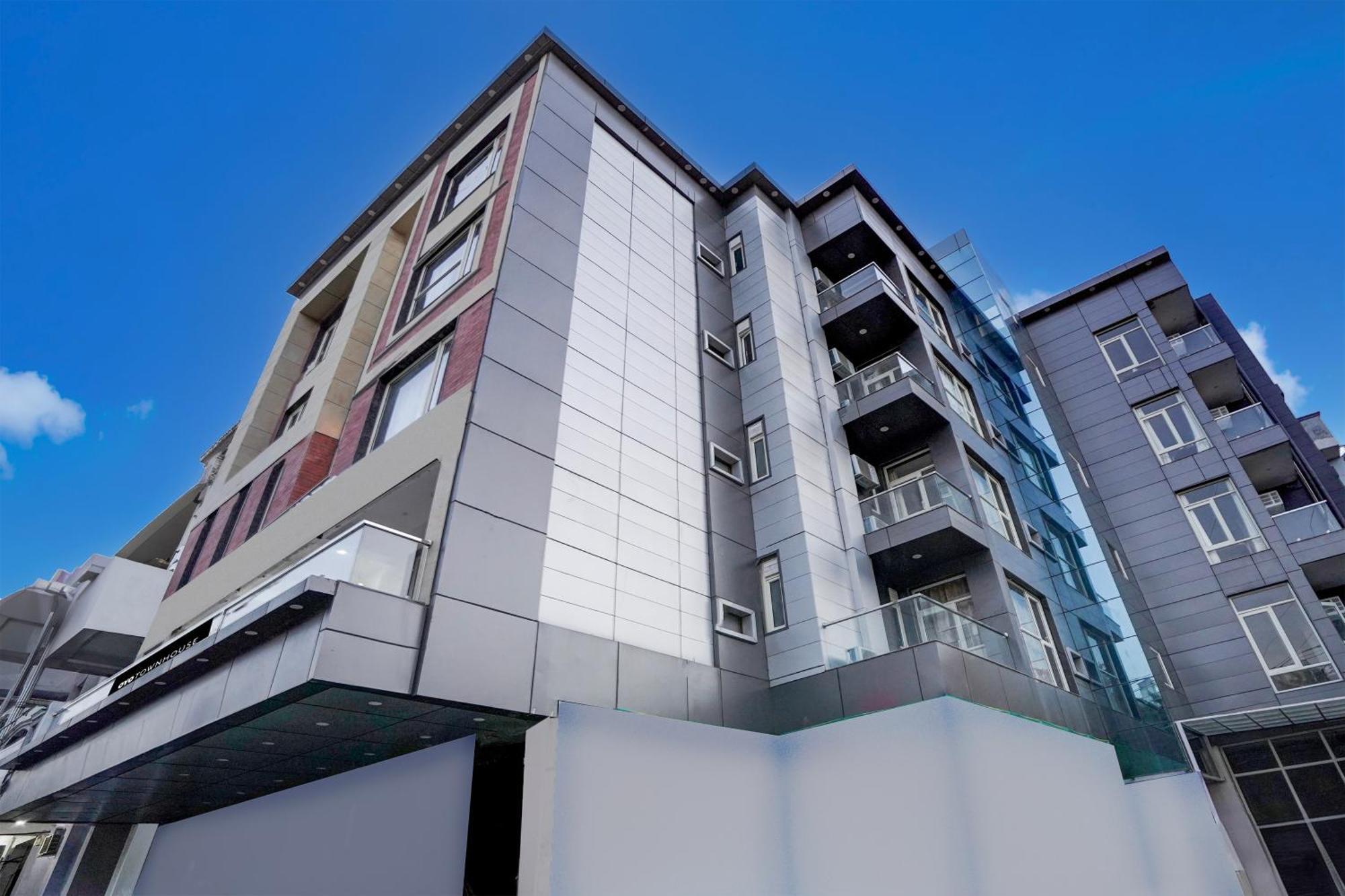 Townhouse Hotel Grand Emporio By Sbg Near Vaishali Metro Station Ghaziabad Exterior photo