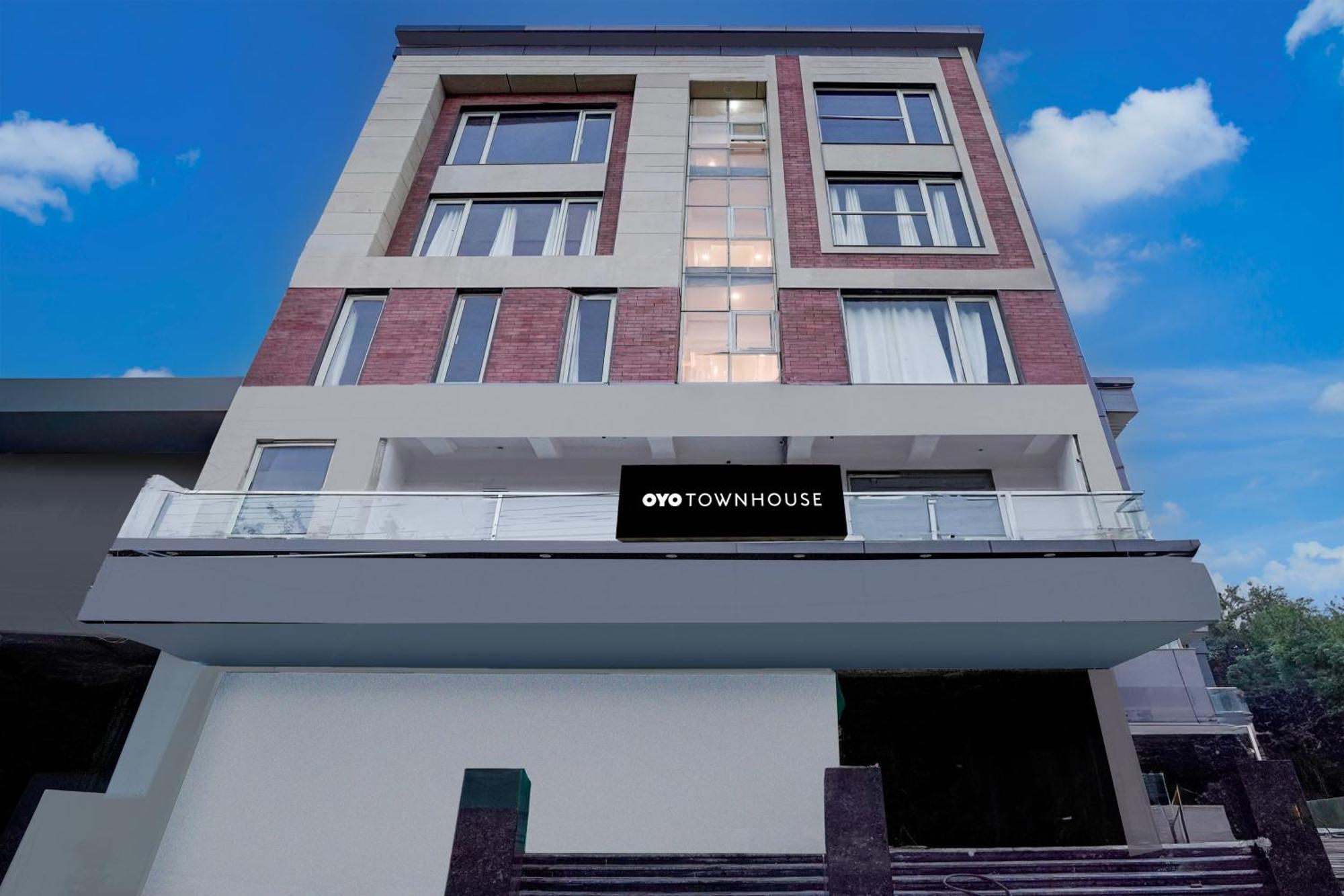 Townhouse Hotel Grand Emporio By Sbg Near Vaishali Metro Station Ghaziabad Exterior photo