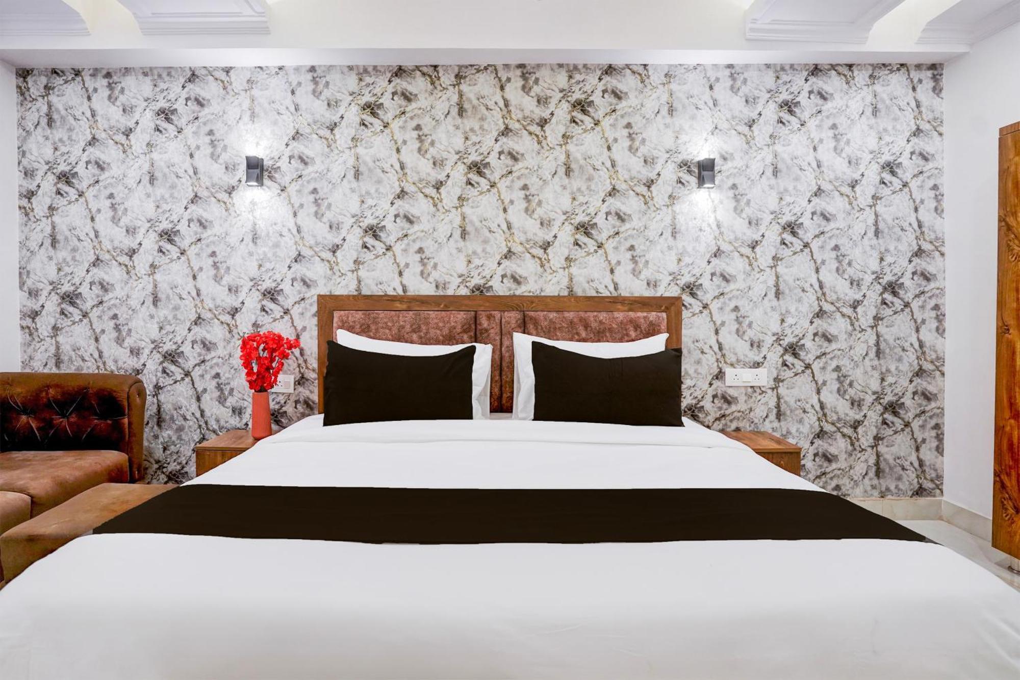 Townhouse Hotel Grand Emporio By Sbg Near Vaishali Metro Station Ghaziabad Exterior photo