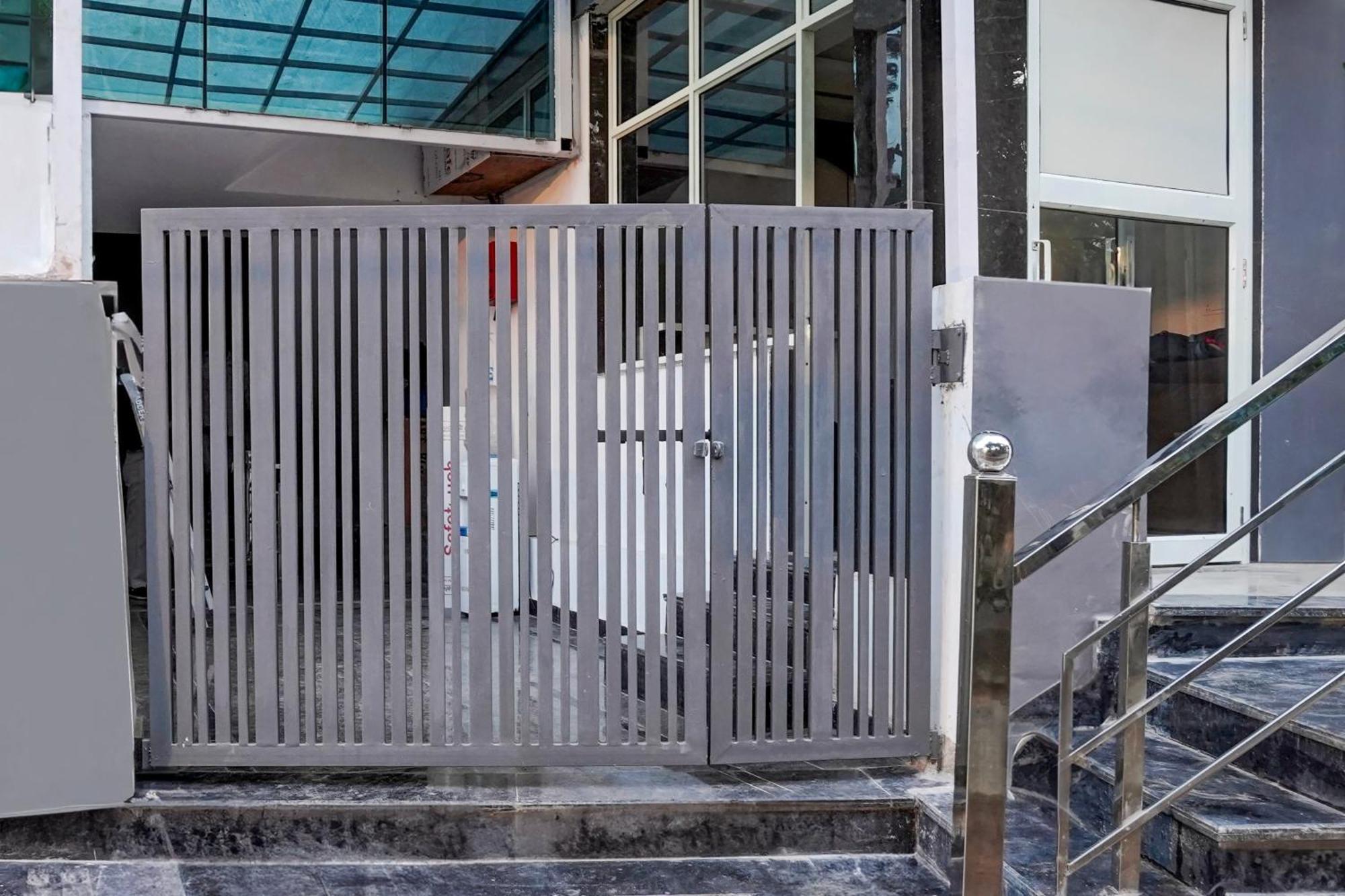 Townhouse Hotel Grand Emporio By Sbg Near Vaishali Metro Station Ghaziabad Exterior photo